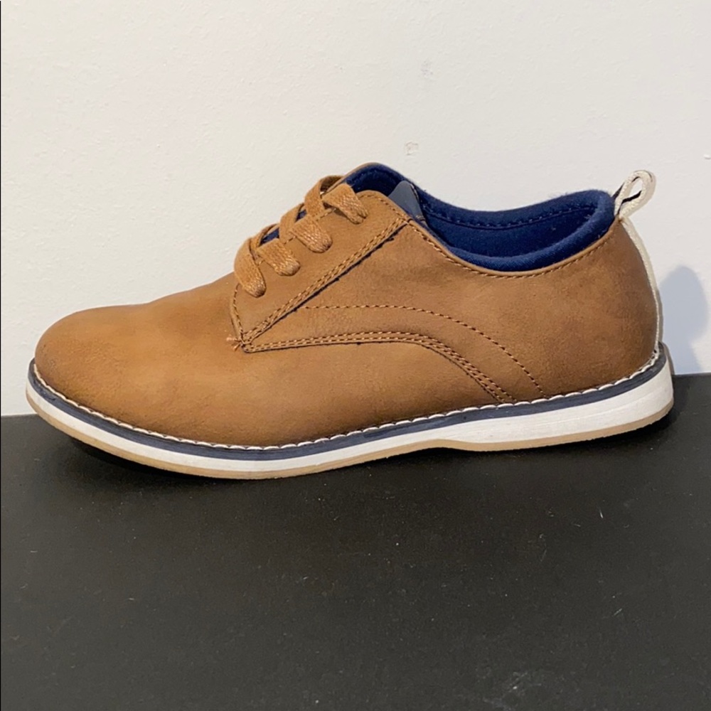 Barely worn Cat and jack dress shoes size 2y
